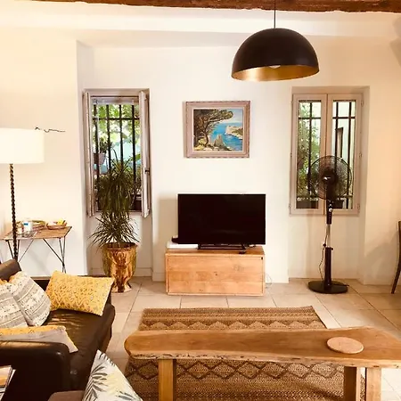 Sous le Clocher Marseille Extérieur photo