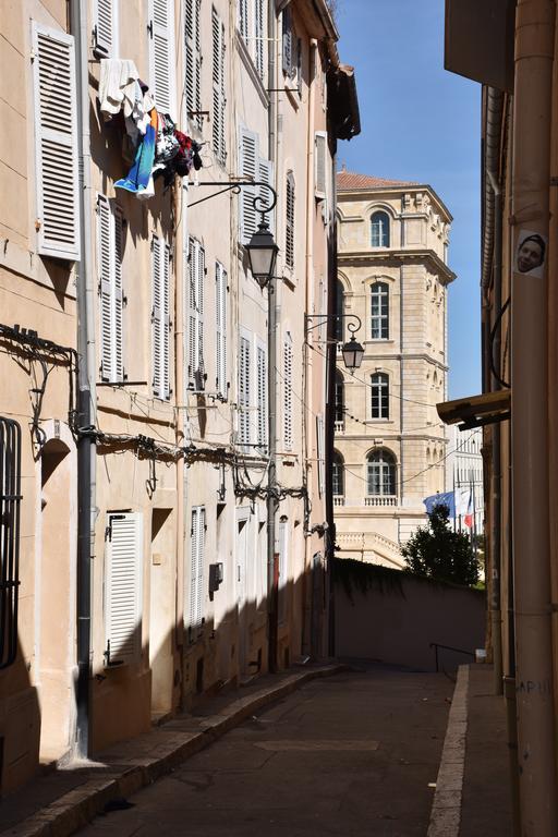 Sous Le Clocher Apartment