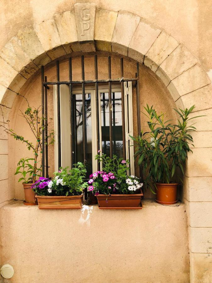 Sous Le Clocher Marseille